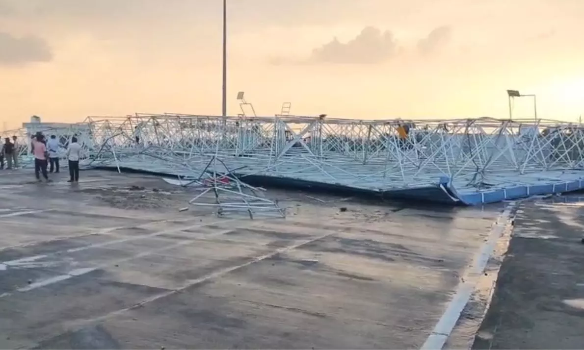 AP: Medapi Toll Plaza Roof Collapses Due To Heavy Rain, Gale AP: Medapi Toll Plaza Roof Collapses Due To Heavy Rain, Gale