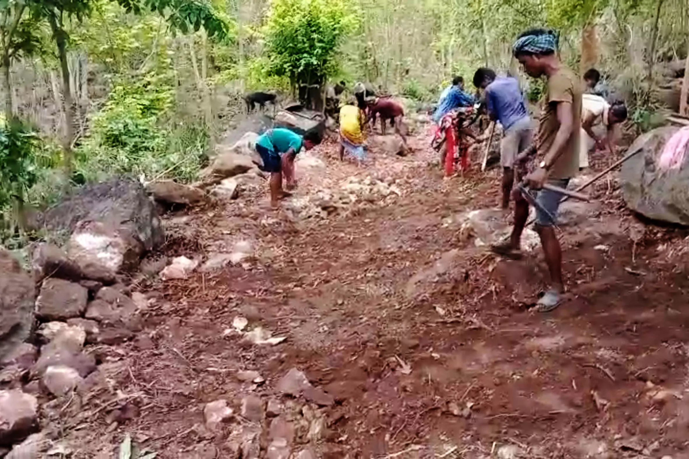 Tribal Villagers Build Road Themselves For Drinking Water Access Tribal Villagers Build Road Themselves For Drinking Water Access