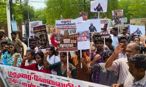 “Give Us Jobs, Not Insults”: Cockroach Rally Held in Madurai “Give Us Jobs, Not Insults”: Cockroach Rally Held in Madurai