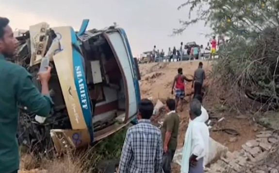 30 Injured as Private Bus Overturns on NH-44 Near Gooty