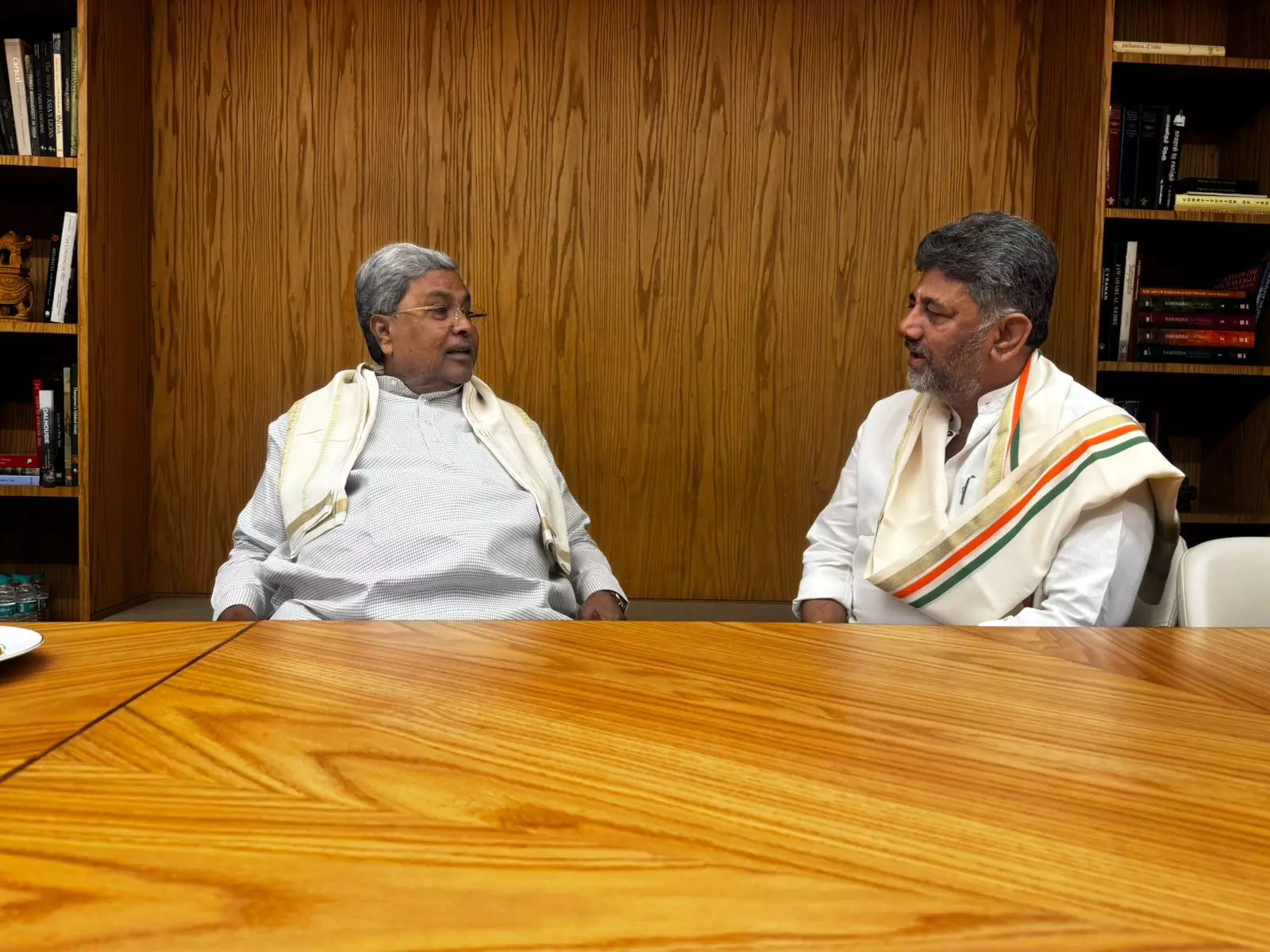 Congress High Command Meets Karnataka Leaders Amid Leadership Buzz Congress High Command Meets Karnataka Leaders Amid Leadership Buzz