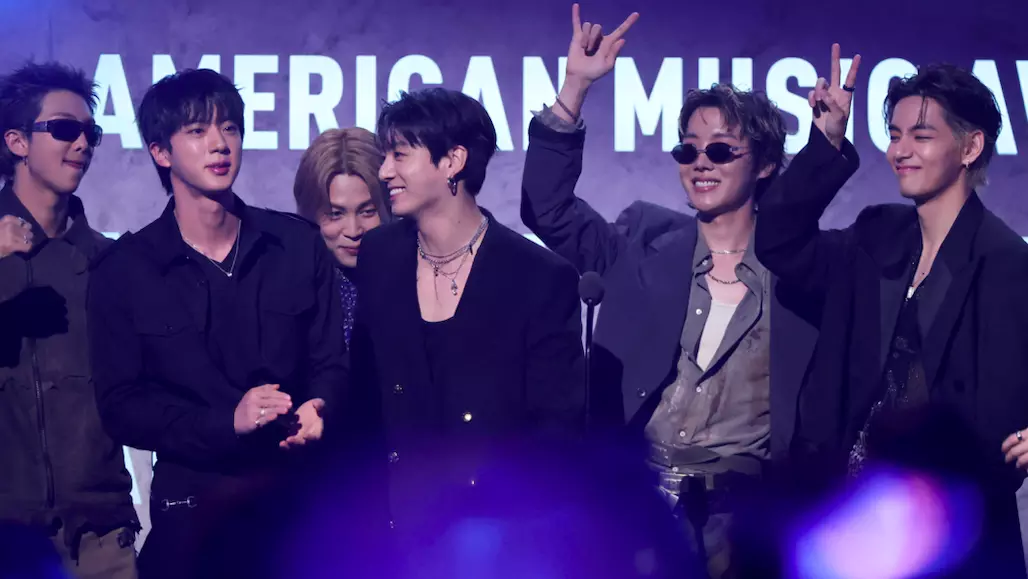 BTS Returns to AMAs Stage With Pre-Taped Hooligan Performance BTS Returns to AMAs Stage With Pre-Taped Hooligan Performance