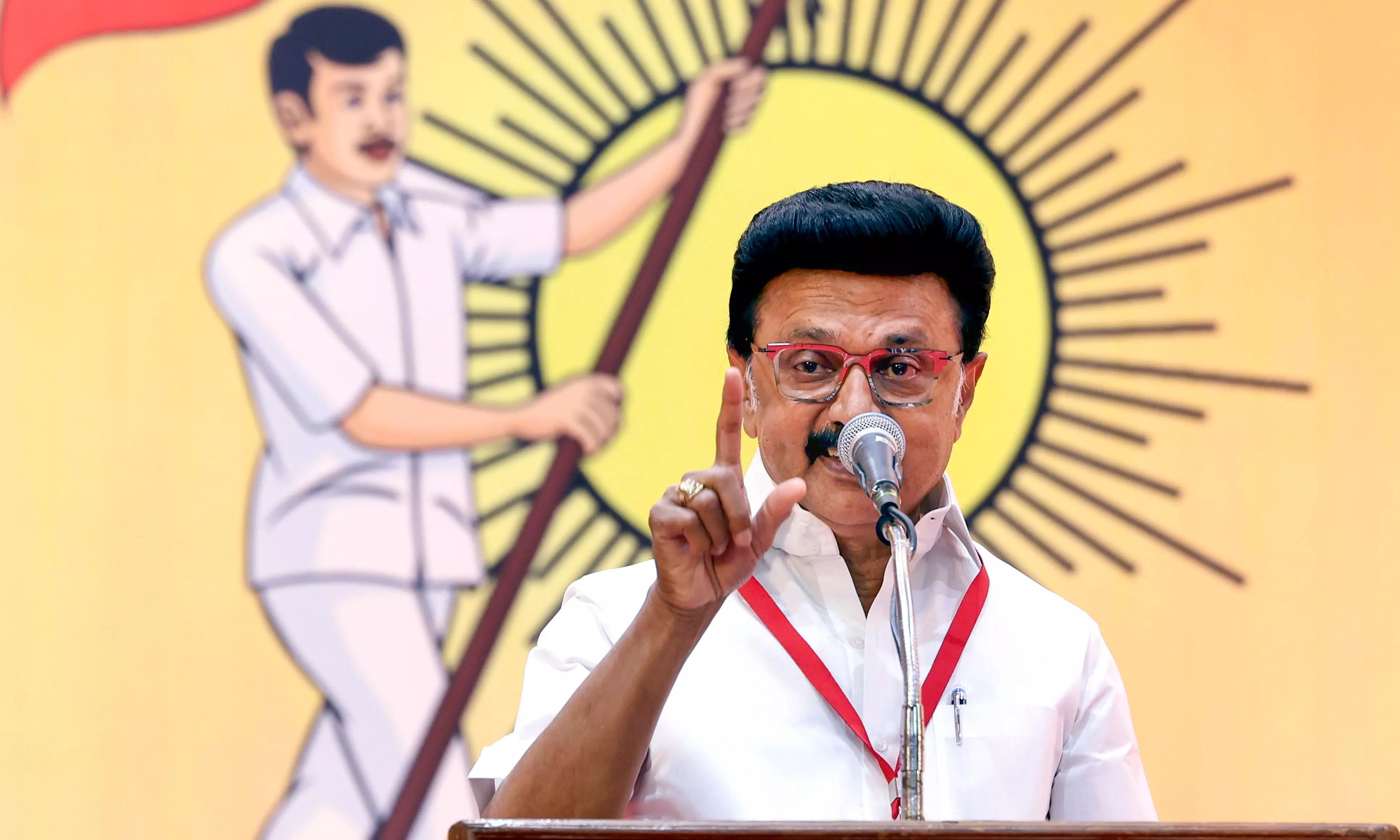 Stalin Condemns ED Raids on Pinarayi Vijayan Stalin Condemns ED Raids on Pinarayi Vijayan