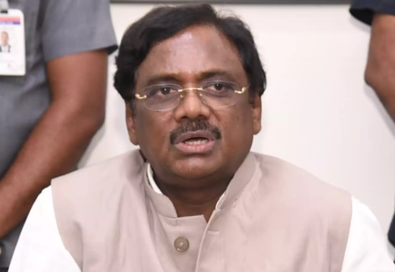 Telangana: Vivek Demands Apology From Suman For Remarks Telangana: Vivek Demands Apology From Suman For Remarks