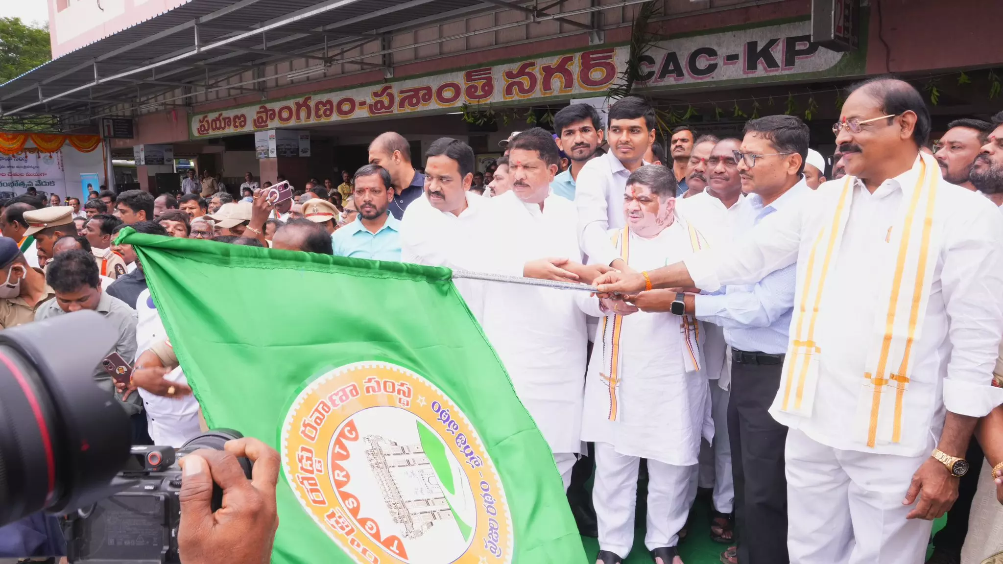 EV Buses Roll Out To Clean Hyderabad Air EV Buses Roll Out To Clean Hyderabad Air