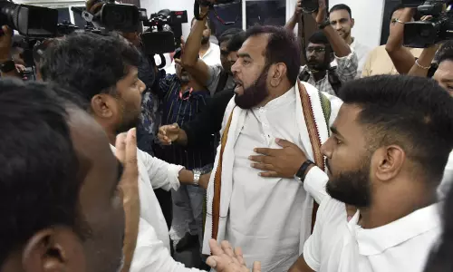 Congress Leaders Clash at Review Meet Congress Leaders Clash at Review Meet