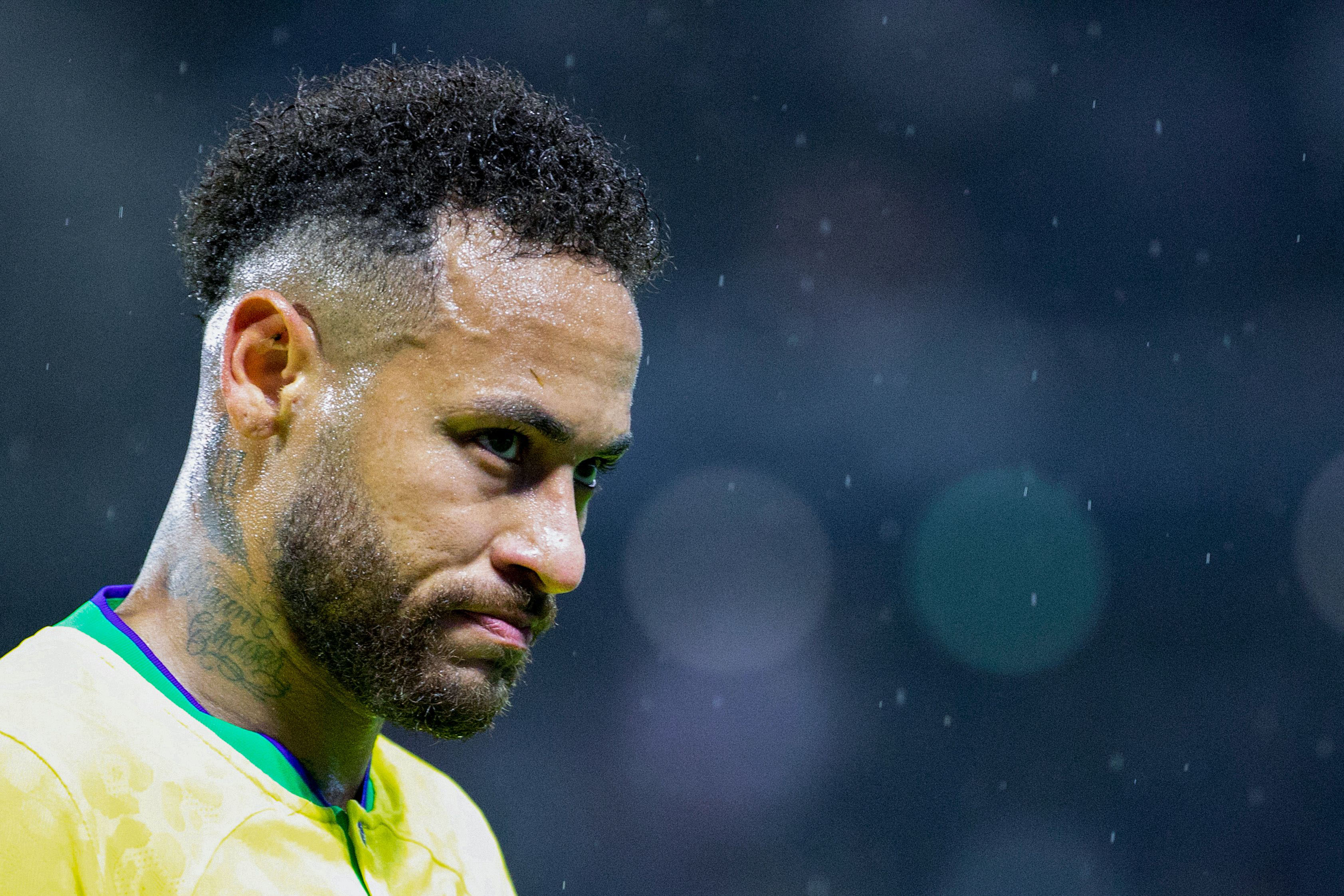 Neymar Calf Scare Turns Brazil's FIFA World Cup Camp Into Waiting Room