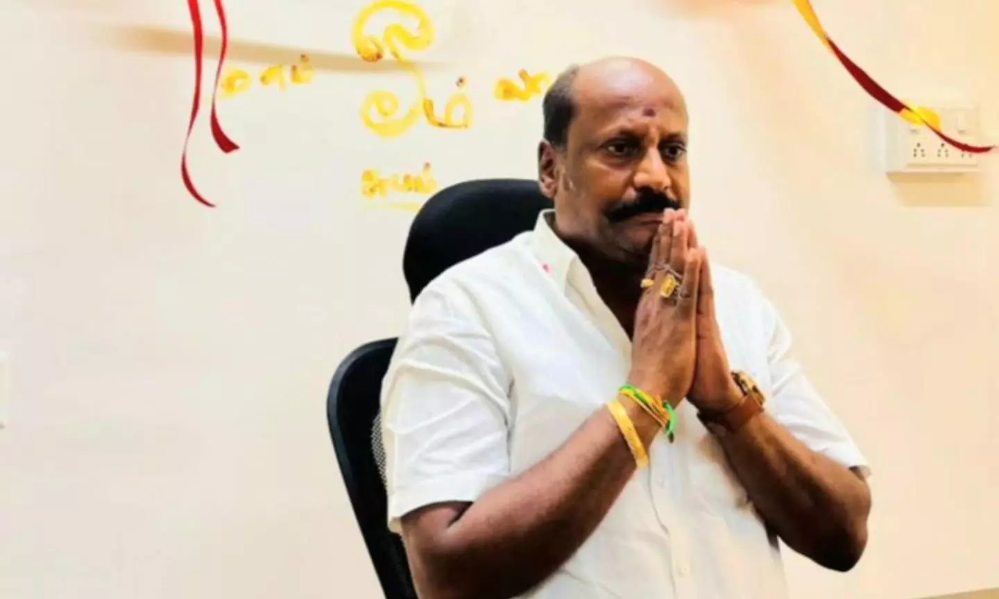 Minister Vijay Tamilan Parthiban Visits Kilambakkam Terminus at Midnight, Hears Passengers’ Grievances Minister Vijay Tamilan Parthiban Visits Kilambakkam Terminus at Midnight, Hears Passengers’ Grievances