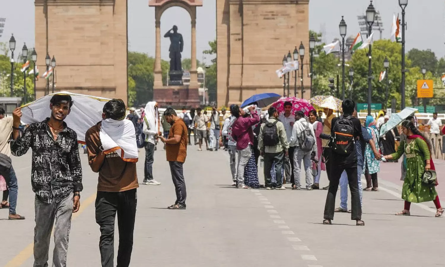 Heatwave Exposes Lack of Water, Shelter at Delhi Govt Hospitals: Report Heatwave Exposes Lack of Water, Shelter at Delhi Govt Hospitals: Report