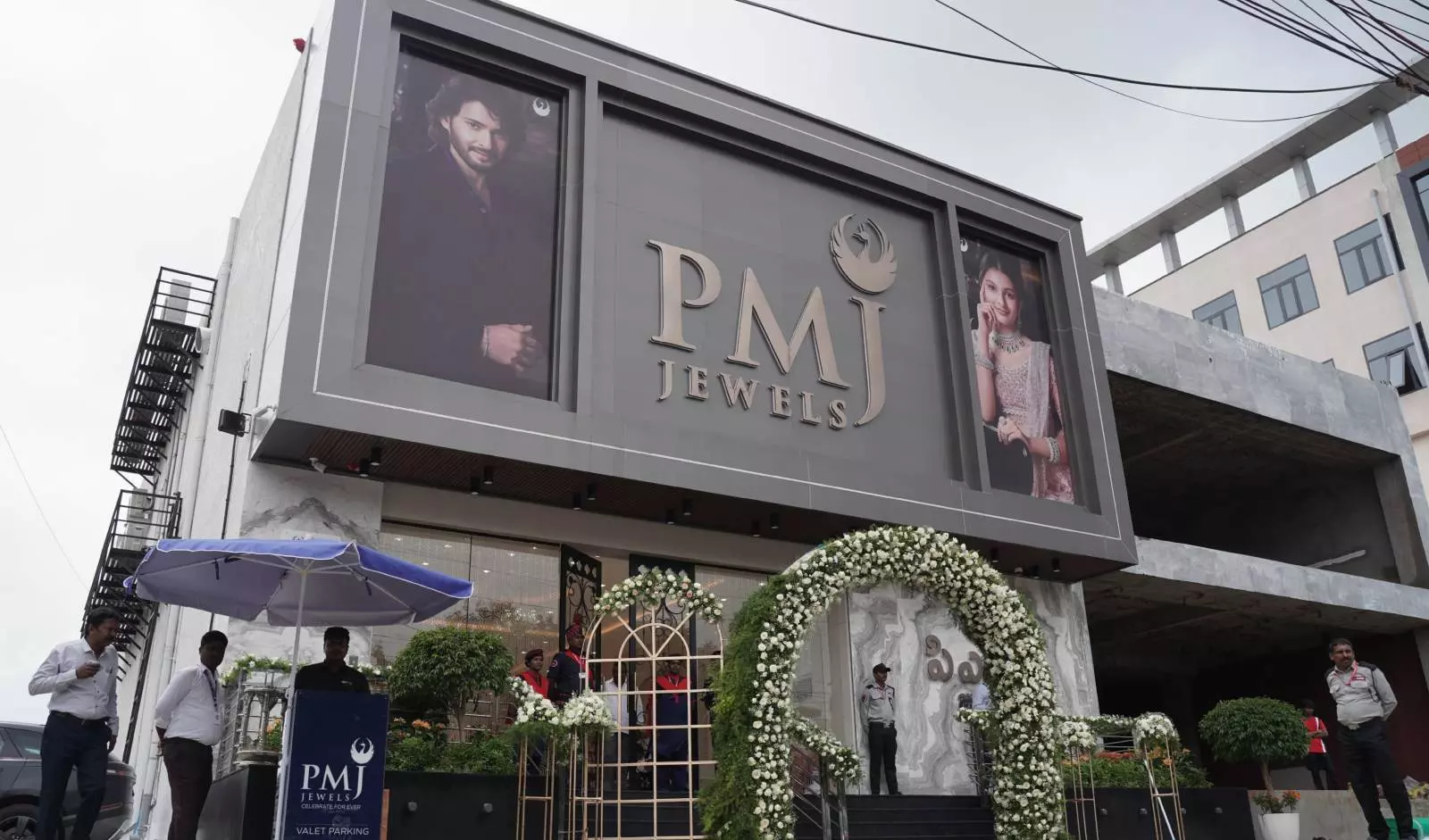 PMJ Heist Prime Accused Brought to Karimnagar PMJ Heist Prime Accused Brought to Karimnagar