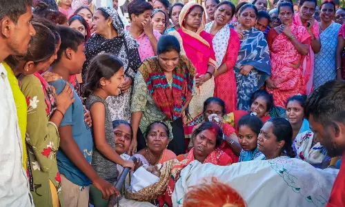 Hooch Tragedy in Pune, 12 Killed, Eight Held