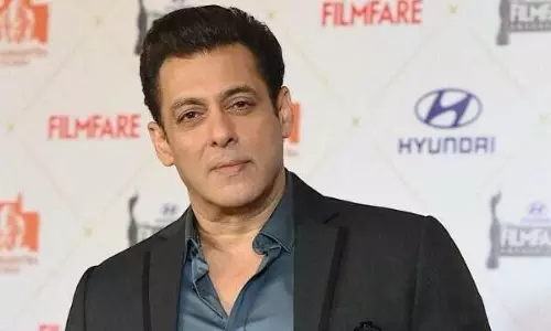 Salman Khan Plays Peacemaker Between Farhan and Ranveer