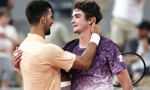 Who Remains In French Open Contention After Sinner And Djokovic Defeated?