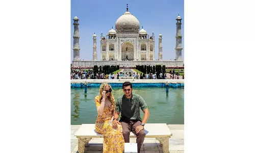 Donald Trumps Daughter Visits Taj Mahal