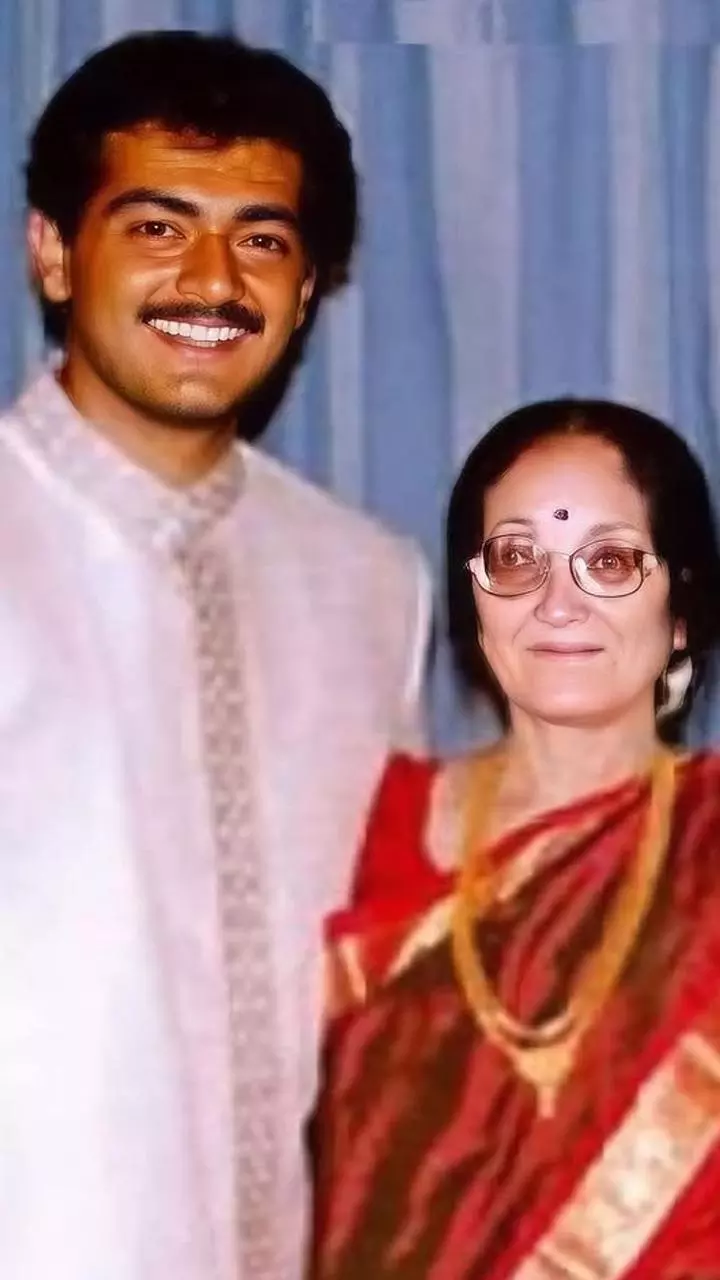 Unseen pics of Tamil superstar Ajith with his mother