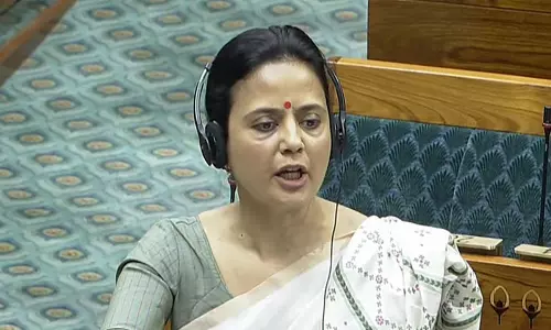 Mahua Alleges BJP Worker Stoned Abhishek Banerjee Mahua Alleges BJP Worker Stoned Abhishek Banerjee