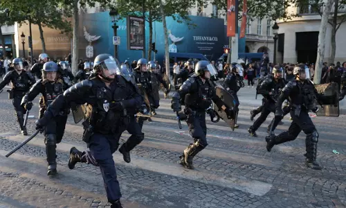 Hundreds Arrested As Clashes Erupt In Paris On PSG Victory Night Hundreds Arrested As Clashes Erupt In Paris On PSG Victory Night