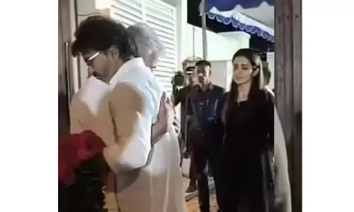 Vijay, Trisha Visit Bereaved Ajith Kumar