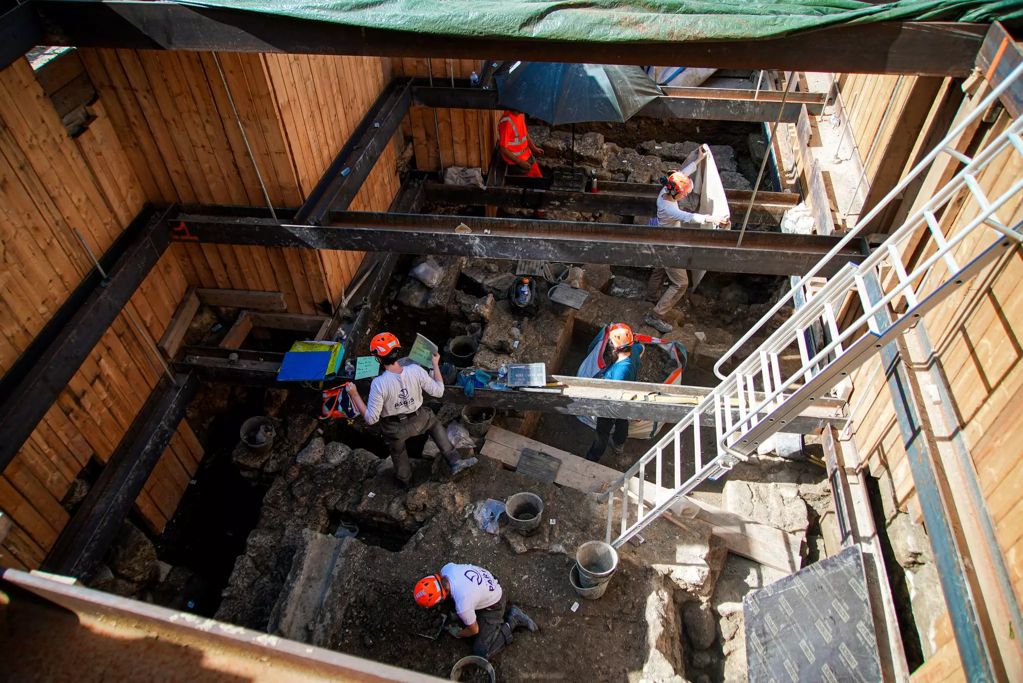 Under Notre Dame Cathedral 1,700 Years Of History Soon To Be Unearth Under Notre Dame Cathedral 1,700 Years Of History Soon To Be Unearth