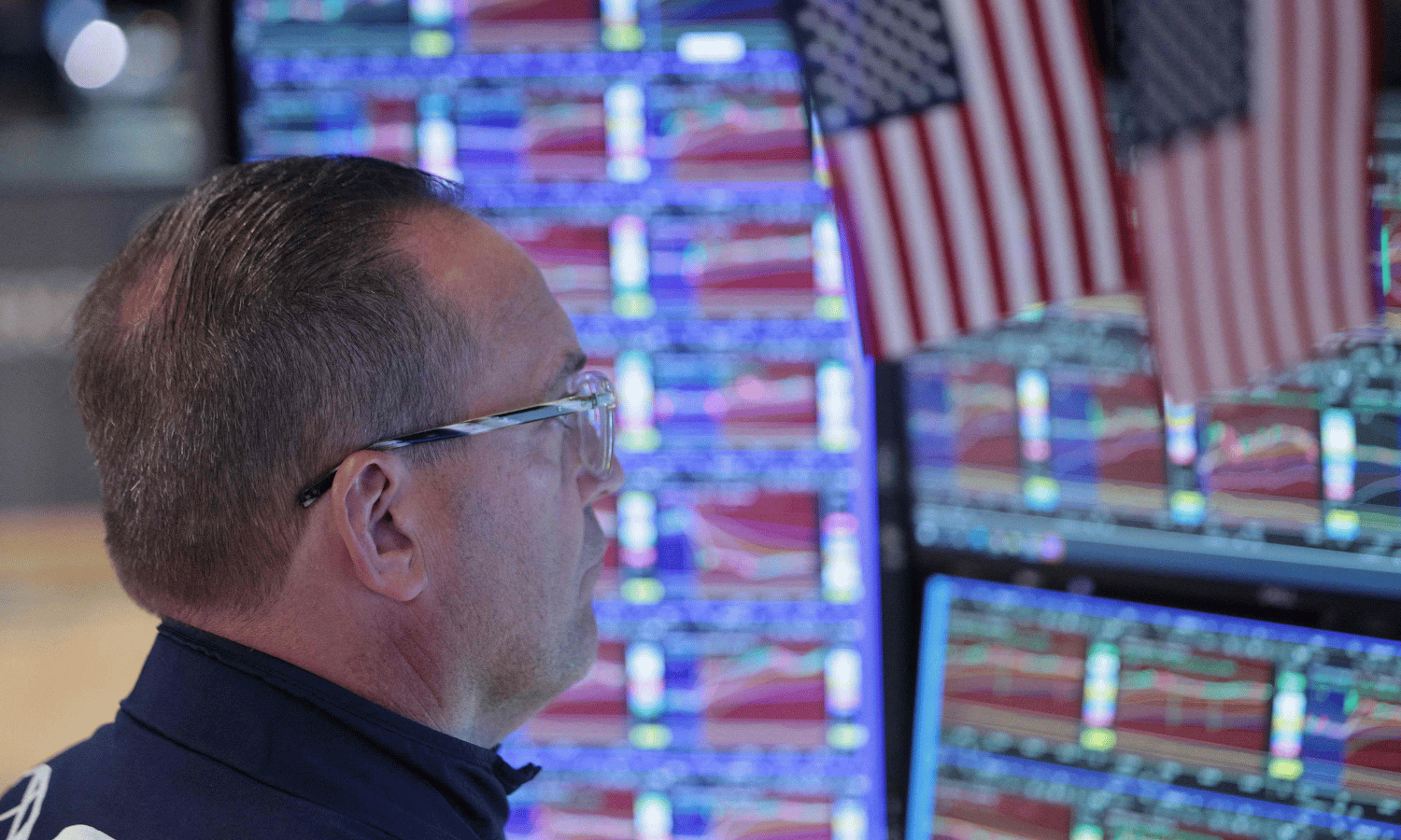 Oil Prices Rise on Iran Concerns, Stocks Extend Tech-Led Rally