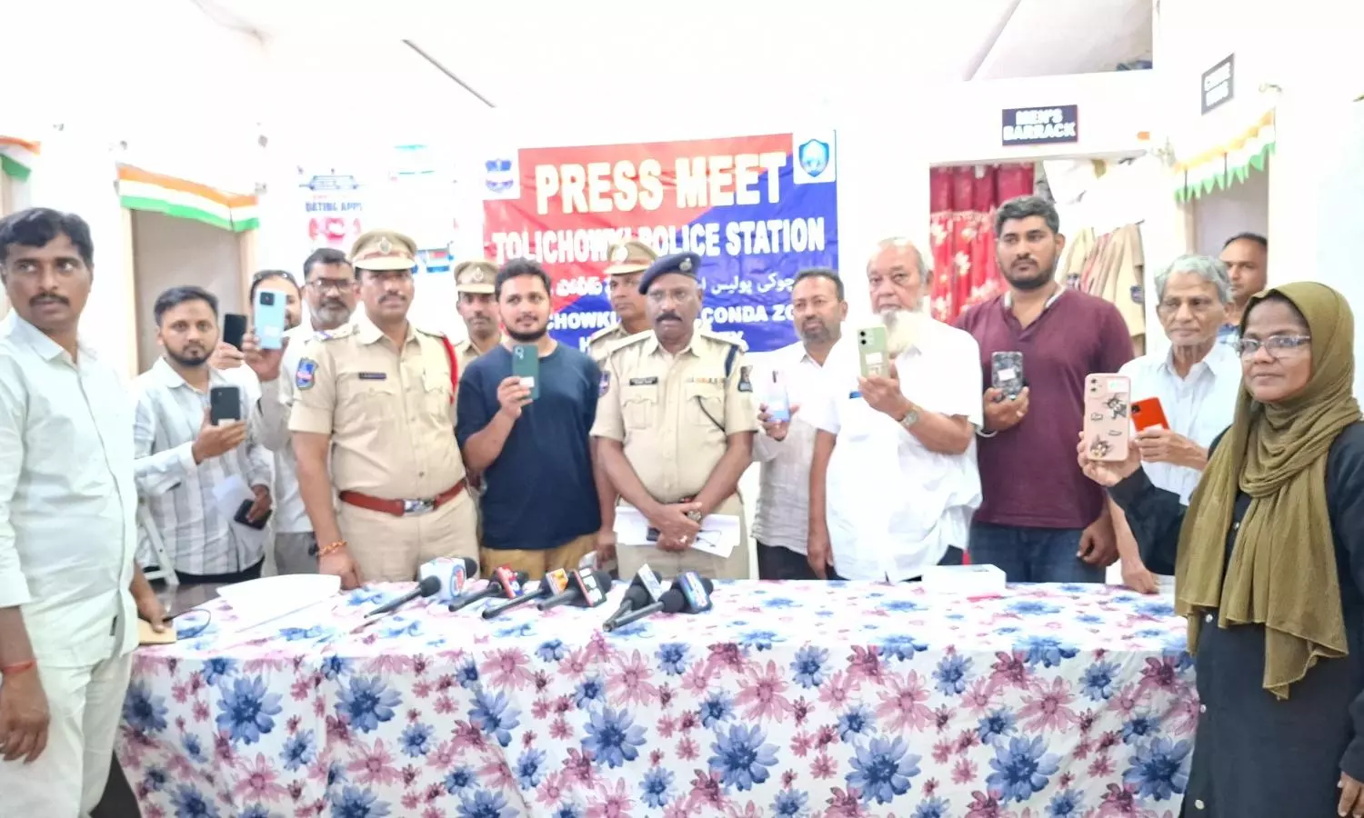 Cops Recover 26 Lost Mobile Using CEIR Cops Recover 26 Lost Mobile Using CEIR