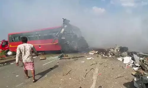 Seven Killed, 40 Hurt as Two Buses from Maharashtra Collide Near Surat