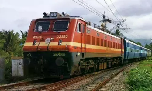 Train Mishap at Dharmapuri Station Kills Child, Father Suffers Fracture Train Mishap at Dharmapuri Station Kills Child, Father Suffers Fracture