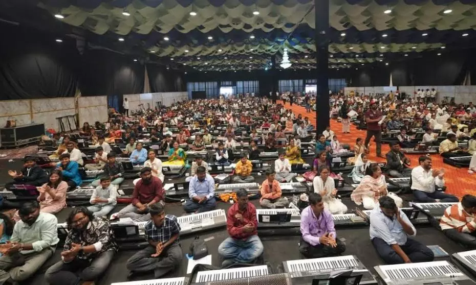 777 Keyboard Players Ring in Guinness Feat 777 Keyboard Players Ring in Guinness Feat