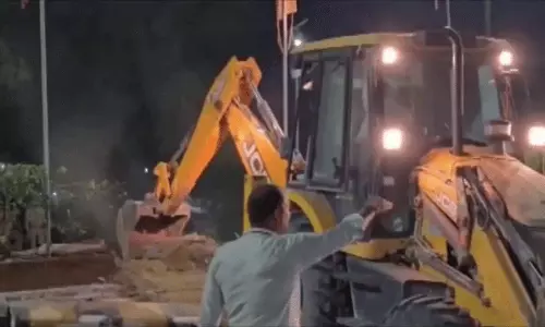 Mazar, Mosque Demolished Inside Varanasi Railway Station Amid Tight Security