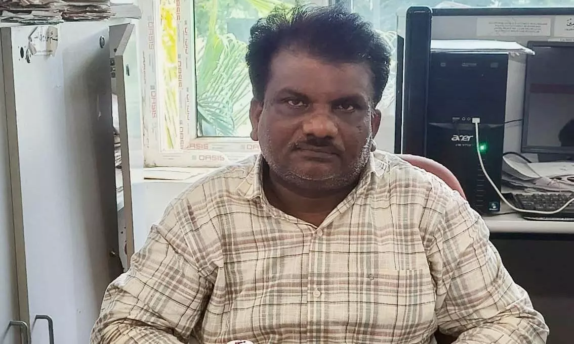 Waqf Board Inspector Caught by ACB While Accepting Bribe in Miryalaguda Waqf Board Inspector Caught by ACB While Accepting Bribe in Miryalaguda