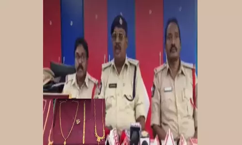 Markapuram: Lecturer Held for Extorting Rs 9 Lakh Worth Gold From Inter Student Markapuram: Lecturer Held for Extorting Rs 9 Lakh Worth Gold From Inter Student