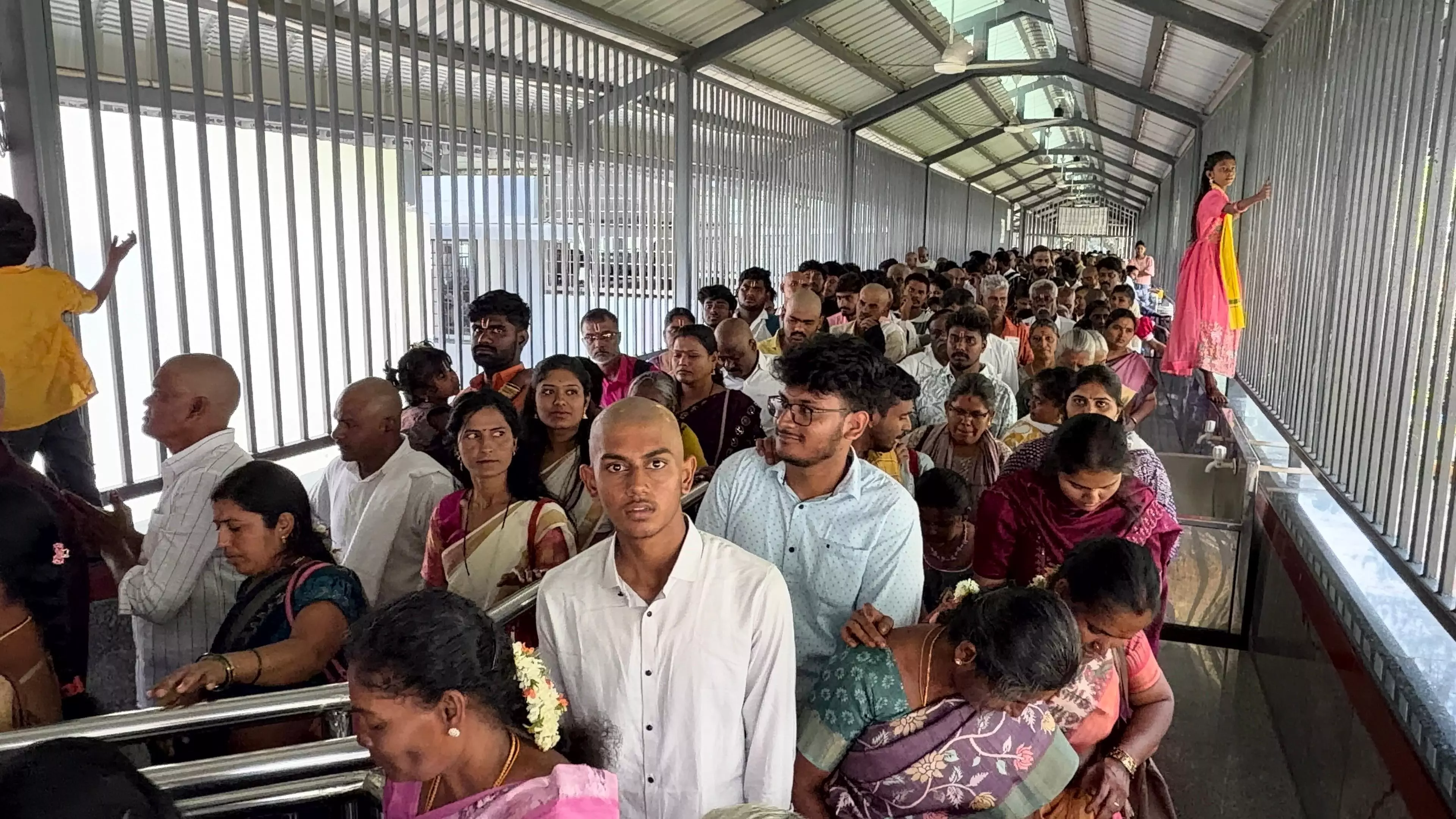 Tirumala Witnessing Heavy Rush With Summer Holidays Nearing Their End Tirumala Witnessing Heavy Rush With Summer Holidays Nearing Their End