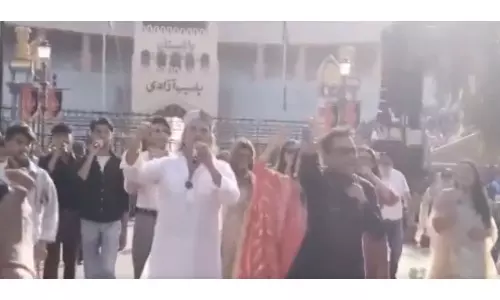 Rahman Performs At Attari Border In Tribute To BSF Ahead Of Main Vaapas Aaunga Release