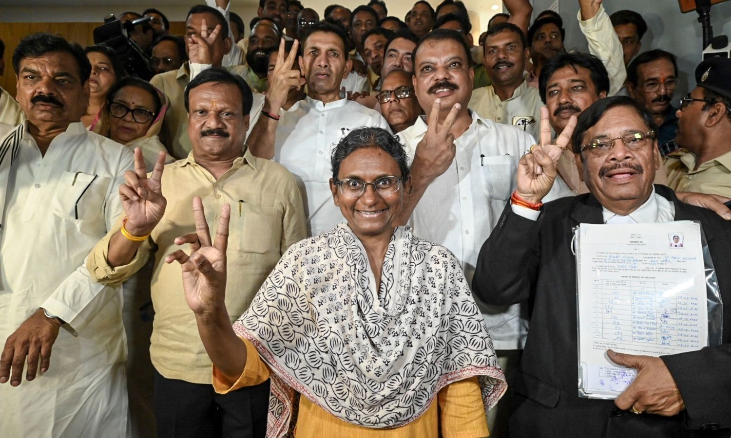 MP Congress To Shift MLAs to K’taka To Repel BJP Poaching in RS Polls