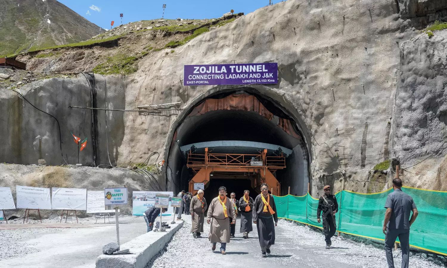 Gadkari Marks Zojila Tunnel Breakthrough, Bringing All-Weather Access to Ladakh Closer Gadkari Marks Zojila Tunnel Breakthrough, Bringing All-Weather Access to Ladakh Closer