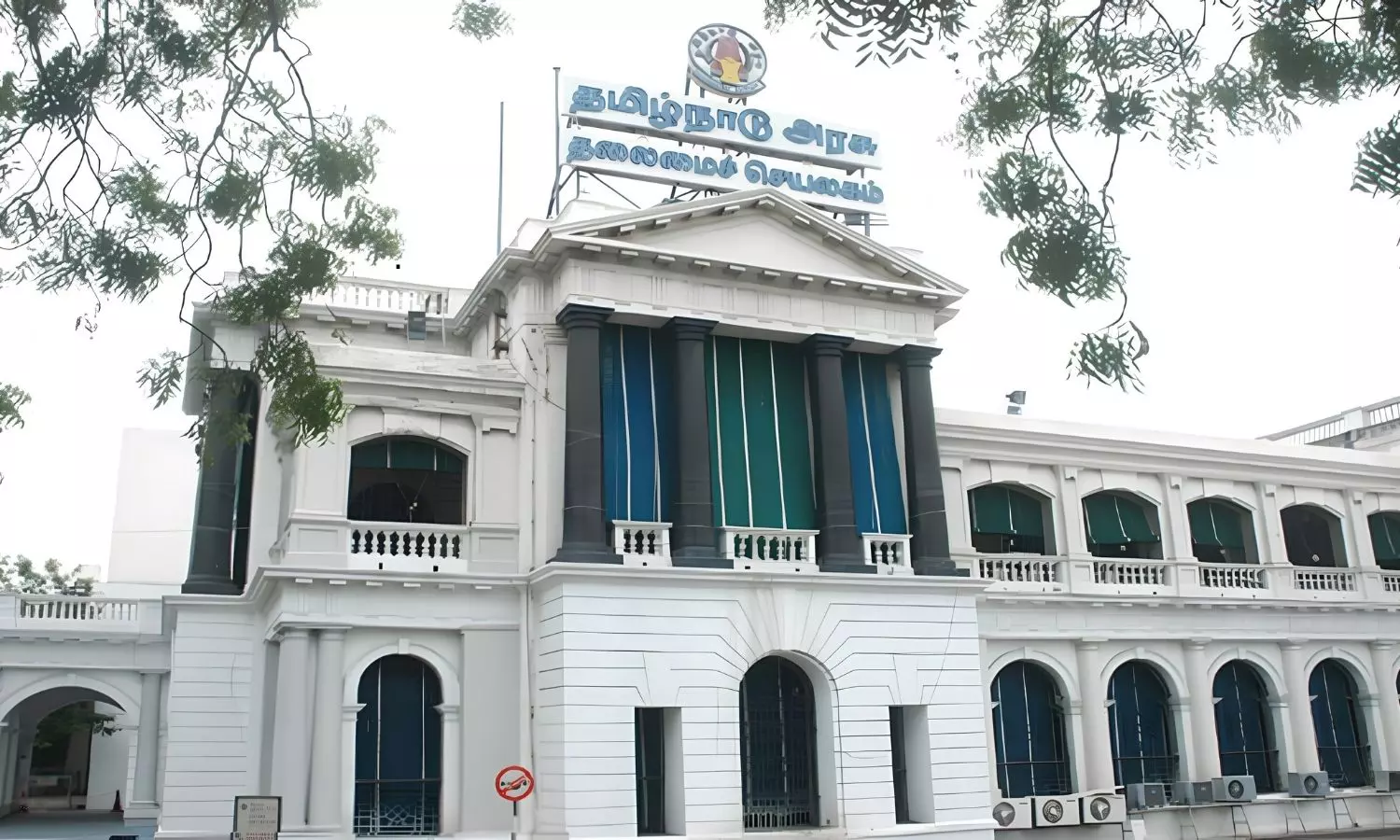 Plea in SC Alleges Horse-Trading in AIADMK MLA Exodus, Seeks CBI Probe Plea in SC Alleges Horse-Trading in AIADMK MLA Exodus, Seeks CBI Probe