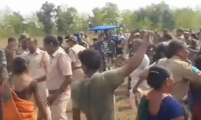 Fight Between Podu Cultivators, Forest Staff Over Ownership of ‘Podu Lands’ Fight Between Podu Cultivators, Forest Staff Over Ownership of ‘Podu Lands’