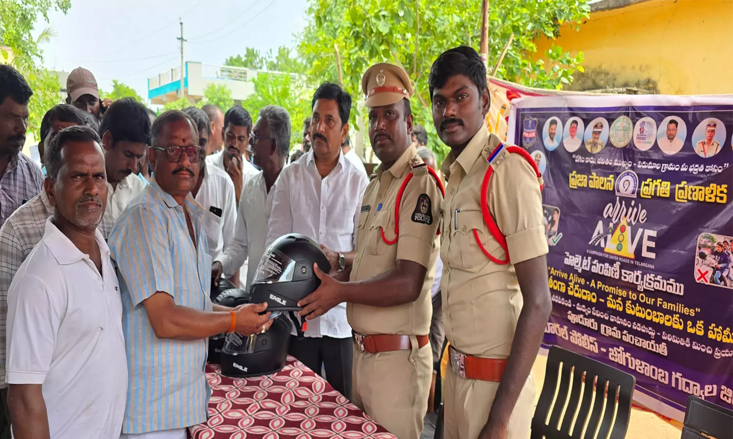 Jogulamba Gadwal: Cops Gift 100 Helmets Under Road Safety Initiative Jogulamba Gadwal: Cops Gift 100 Helmets Under Road Safety Initiative