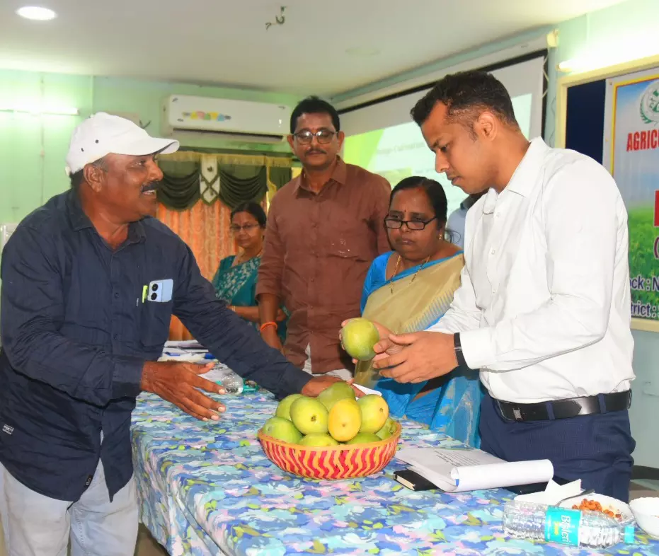 Champion Farmers Should Act as Brand Ambassadors: Collector Himanshu Shukla Champion Farmers Should Act as Brand Ambassadors: Collector Himanshu Shukla