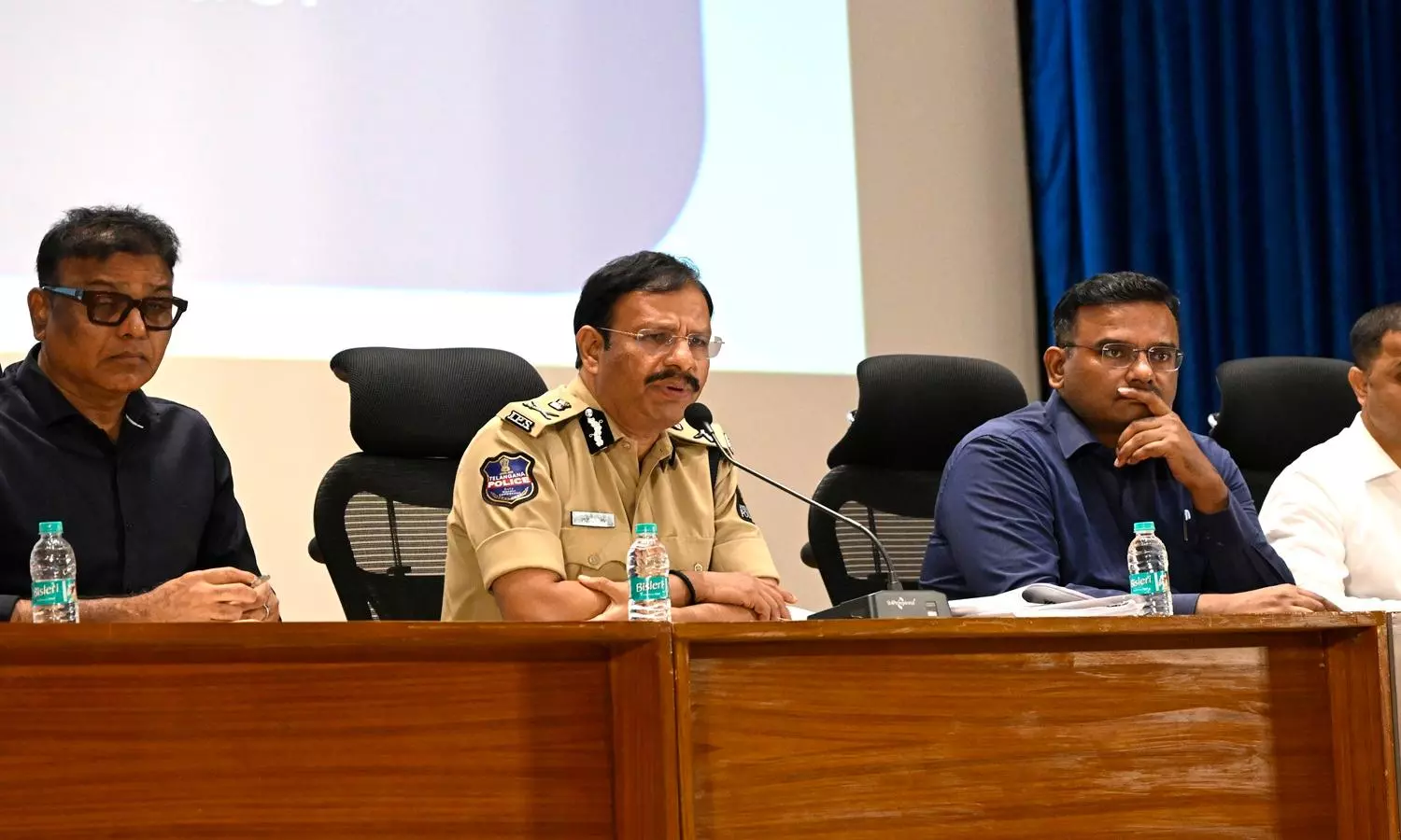 Cops Bust Ponzi Scheme, Avert Rs 500 Crore Losses Cops Bust Ponzi Scheme, Avert Rs 500 Crore Losses