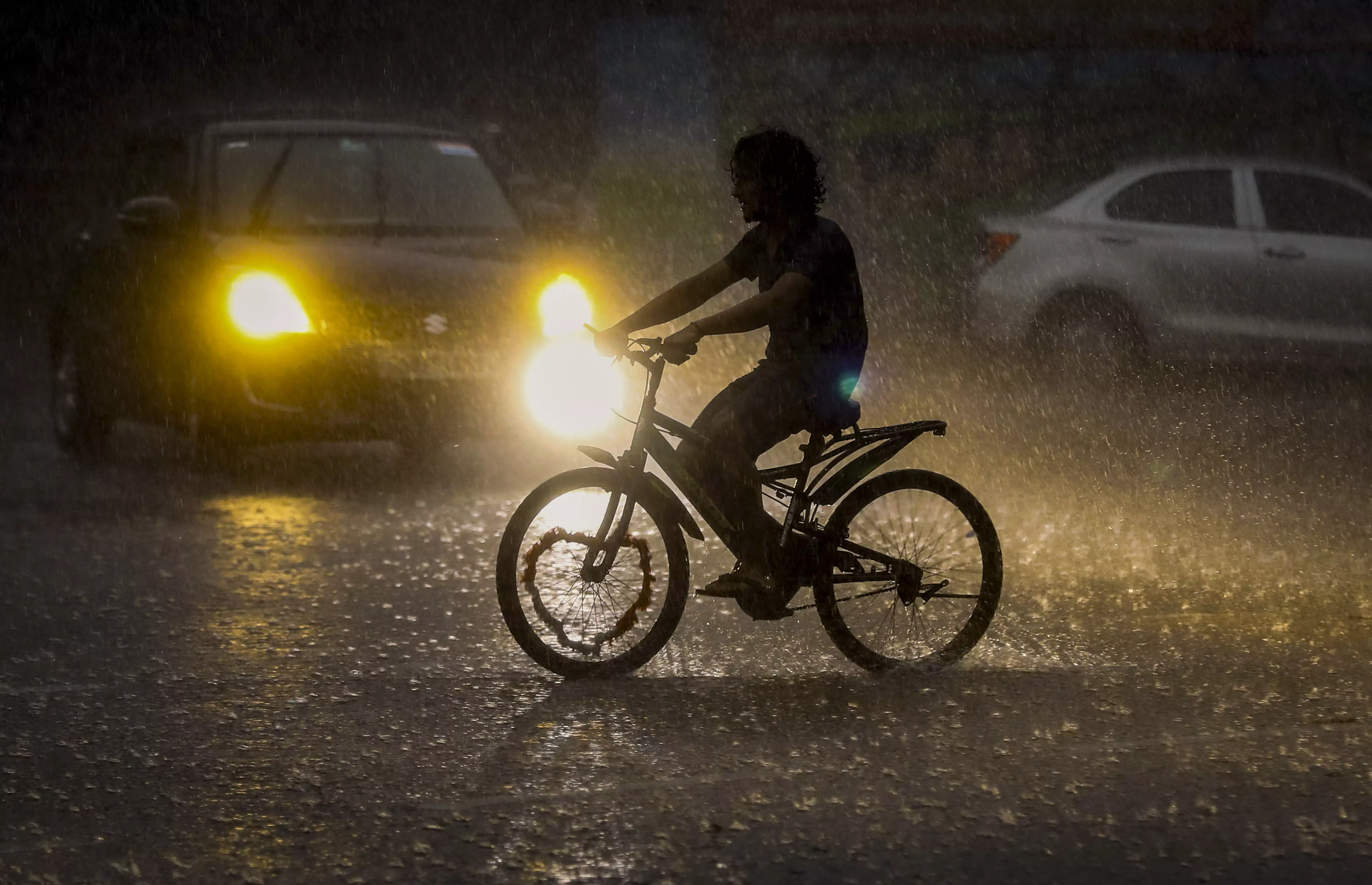 Monsoon in South, Searing Heat in North Telangana Monsoon in South, Searing Heat in North Telangana