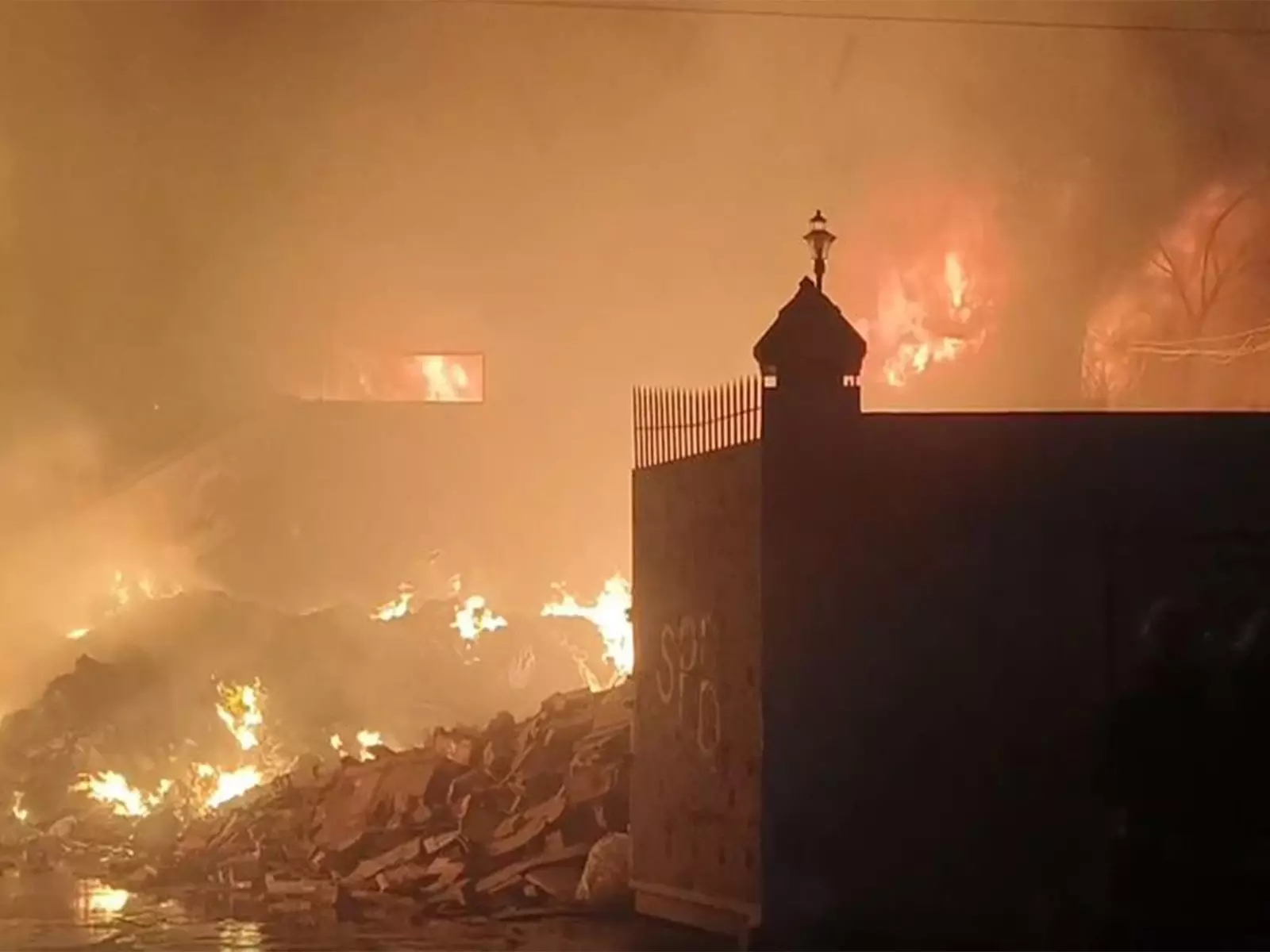 Three Killed in Massive Fire in Delhis Tughlakabad Extension; Several Rescued Three Killed in Massive Fire in Delhis Tughlakabad Extension; Several Rescued