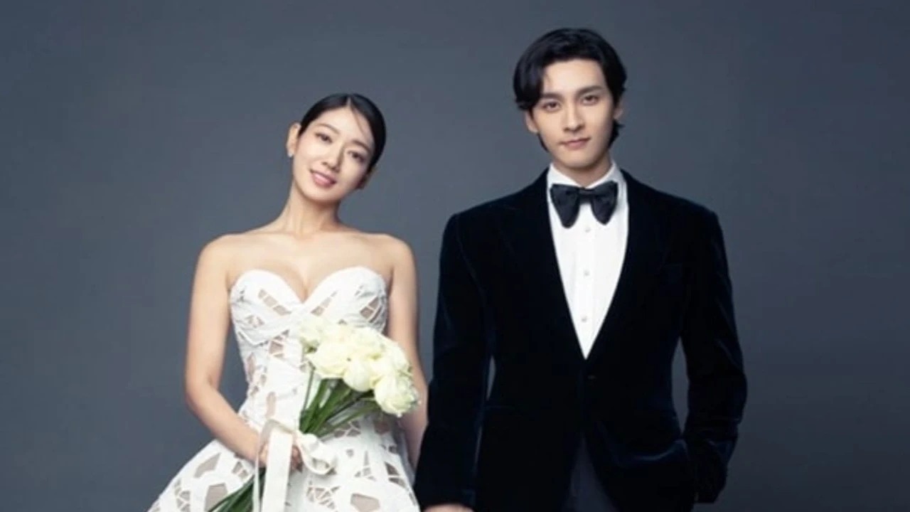 Spotted: Expecting Park Shin-Hye and Choi Tae-Joon Head to Singapore