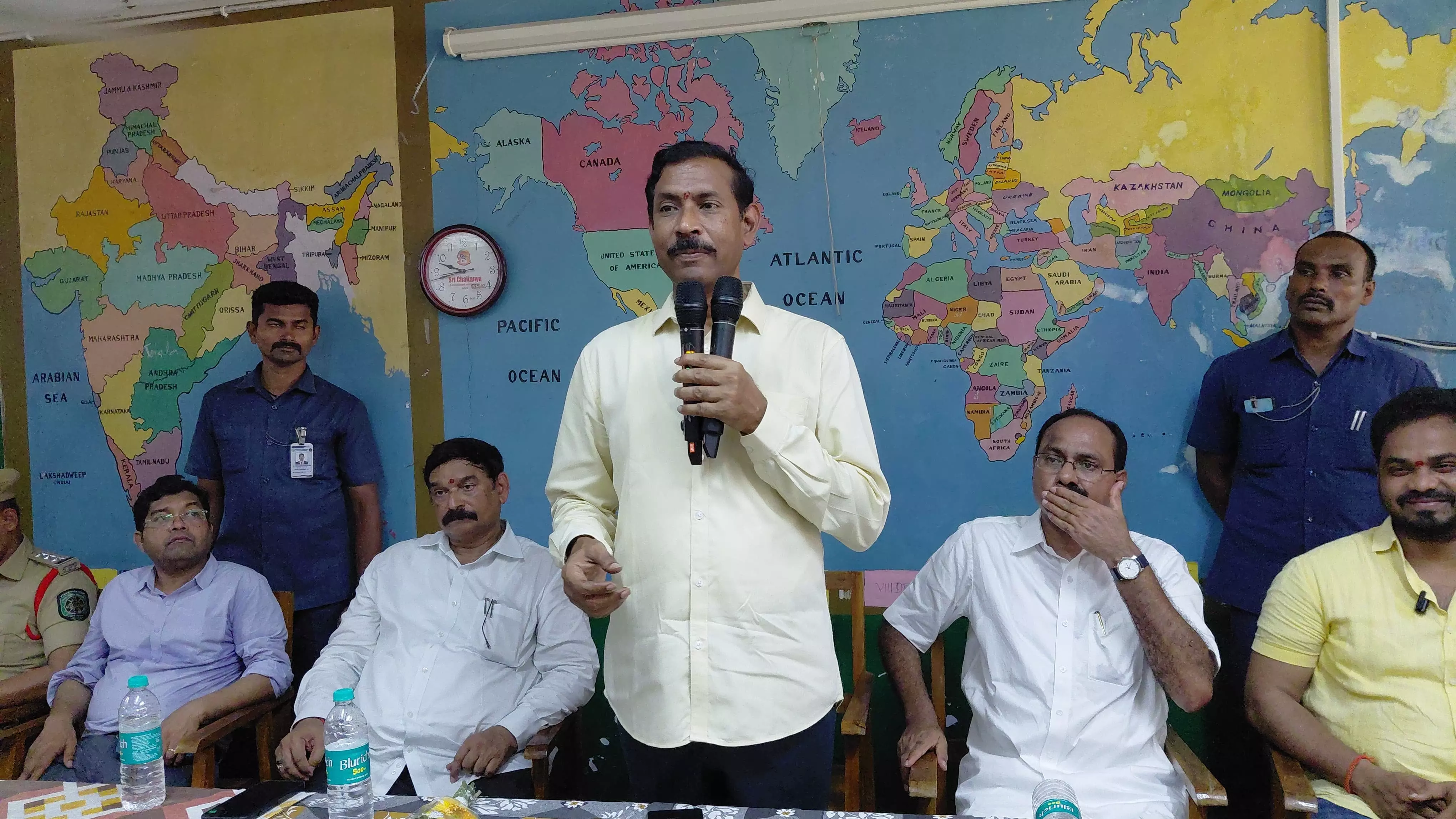 Palla Hails Lokesh for Reviving Visakha Vimala Vidyalayam Palla Hails Lokesh for Reviving Visakha Vimala Vidyalayam