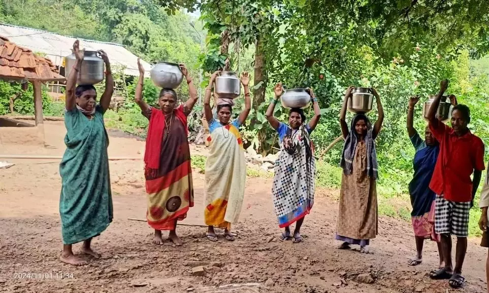 Women Protest Drinking Water Shortage in Parvathipuram Manyam Women Protest Drinking Water Shortage in Parvathipuram Manyam