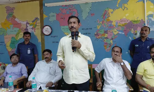 Palla Hails Lokesh for Reviving Visakha Vimala Vidyalayam Palla Hails Lokesh for Reviving Visakha Vimala Vidyalayam