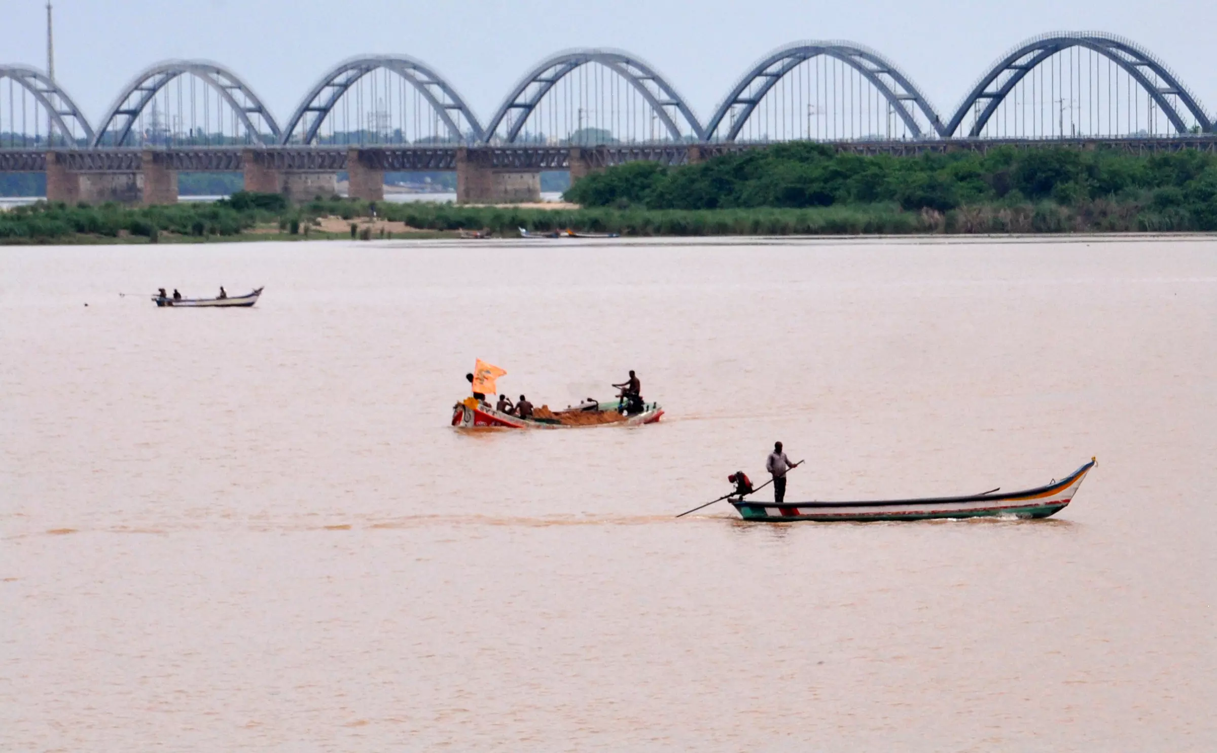 Godavari Level Recedes; 8.90 Lakh Cusecs Discharged Into Sea