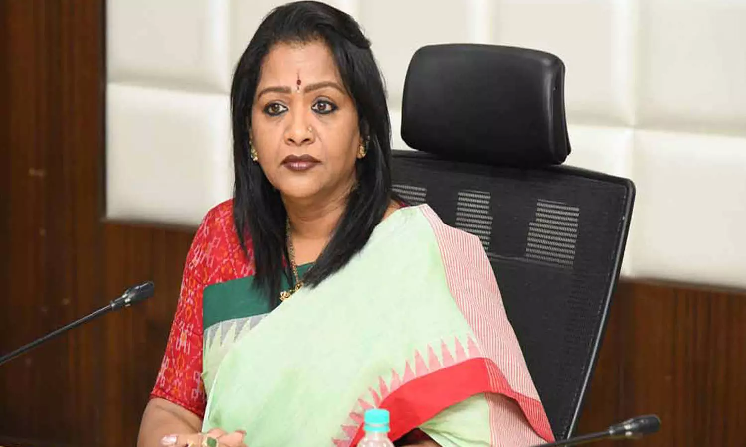 Hyderabad: Gadwal Vijayalakshmi’s Sister Goes Missing, Complaint Filed Hyderabad: Gadwal Vijayalakshmi’s Sister Goes Missing, Complaint Filed