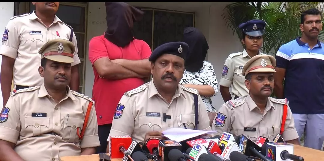 Nalgonda: Chandur Cops Arrest Couple For Circulating Fake Currency Nalgonda: Chandur Cops Arrest Couple For Circulating Fake Currency