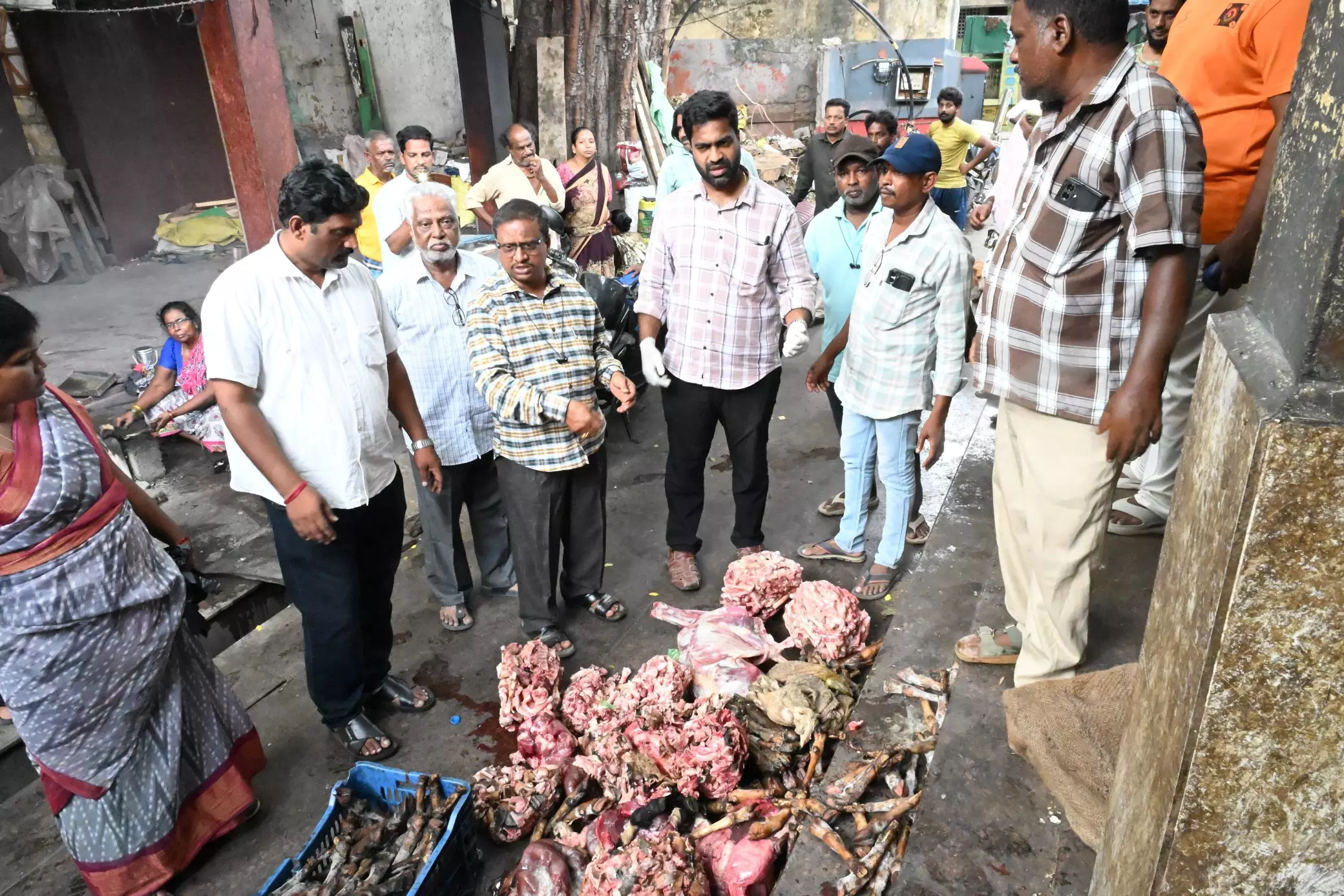 Rotten Meat Seizure Uncovers Inter-State Supply Network in Tirupati Rotten Meat Seizure Uncovers Inter-State Supply Network in Tirupati